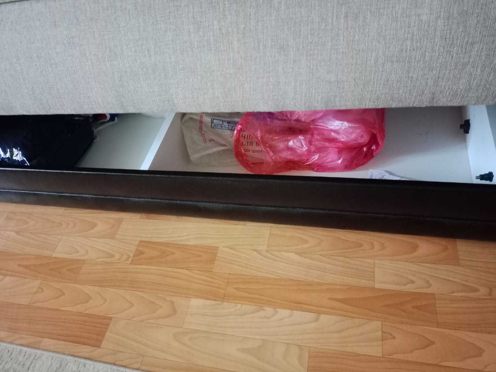 Продам Диван с пуфигом