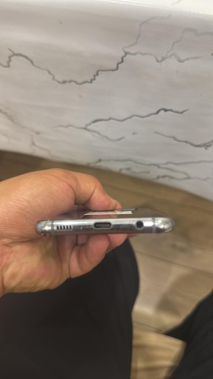 Продам Samsung S10