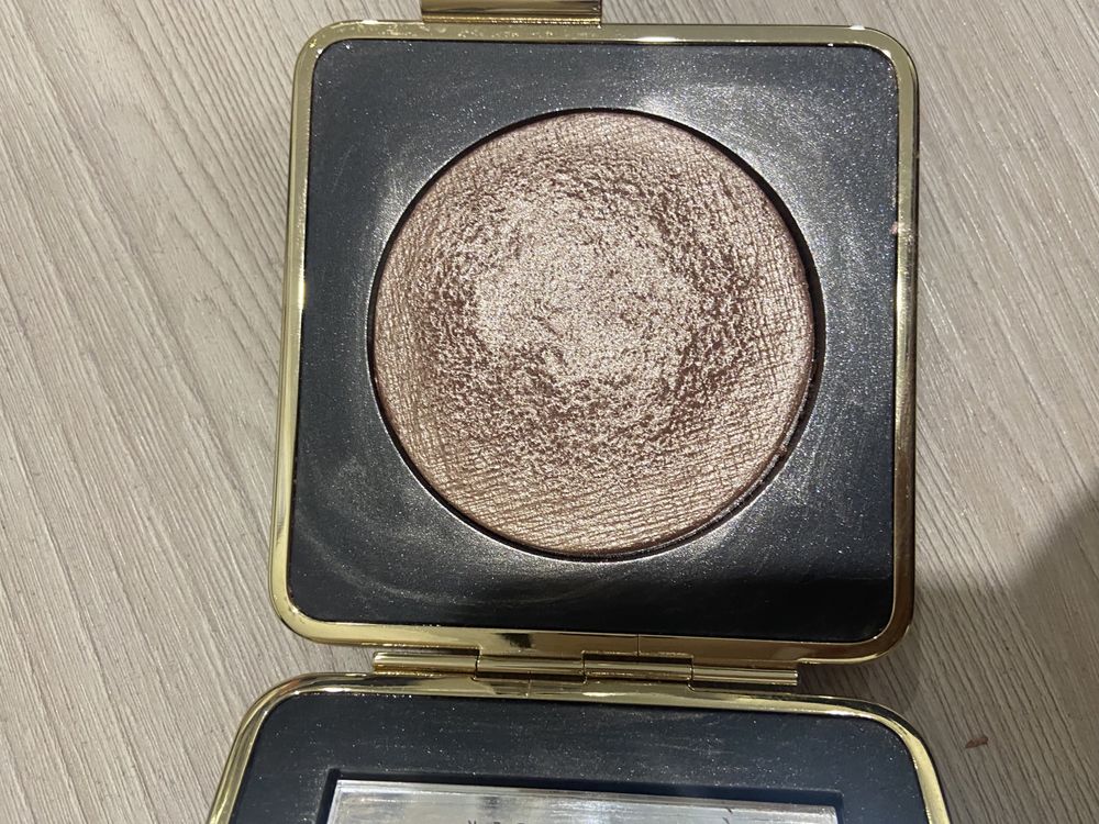 Хайлайтер от Estee Lauder с Викторией Бэкхем