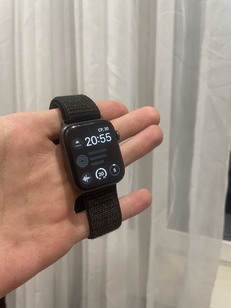 Продам Apple watch Series 4 44mm