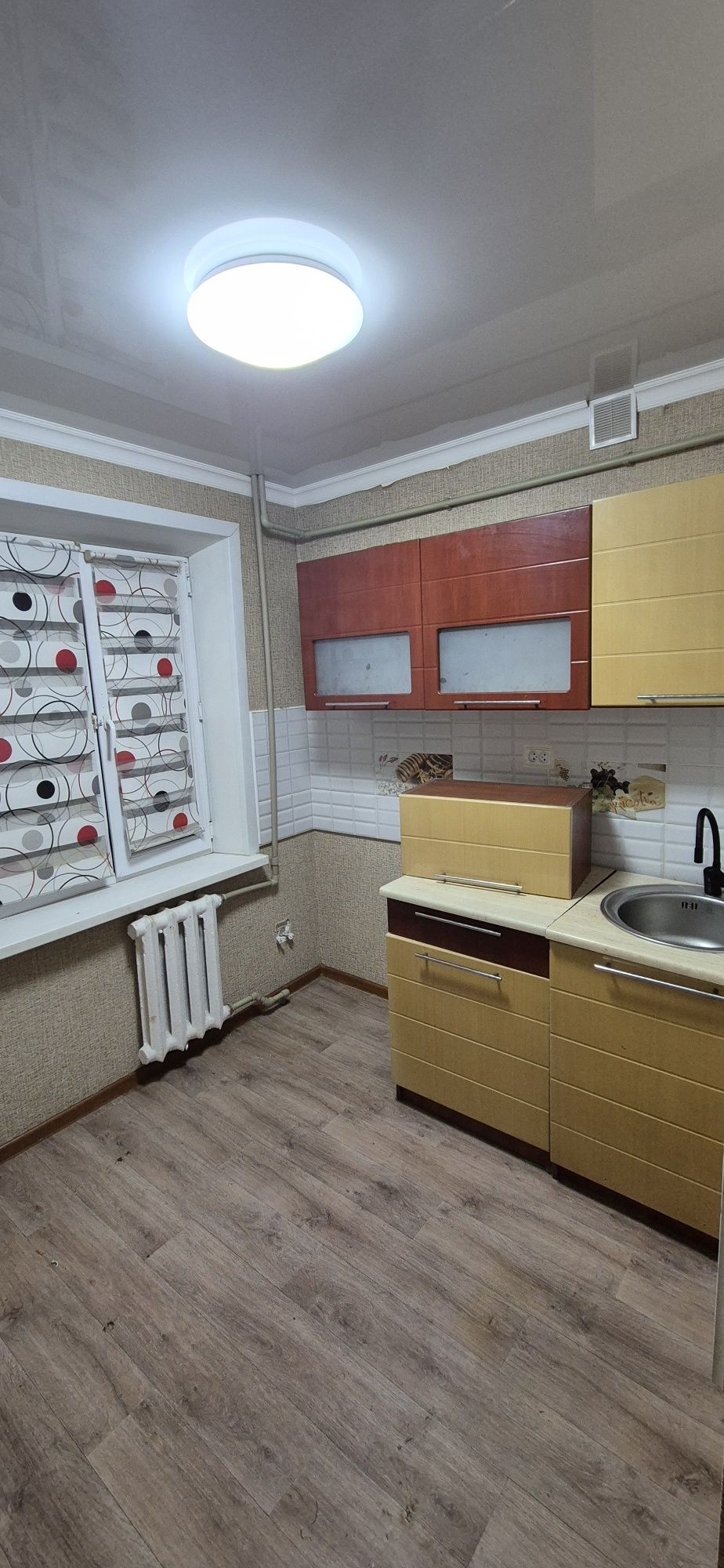 Продам 2 ком квартиру. Сабитова 24 .1 мкр. 4 этаж