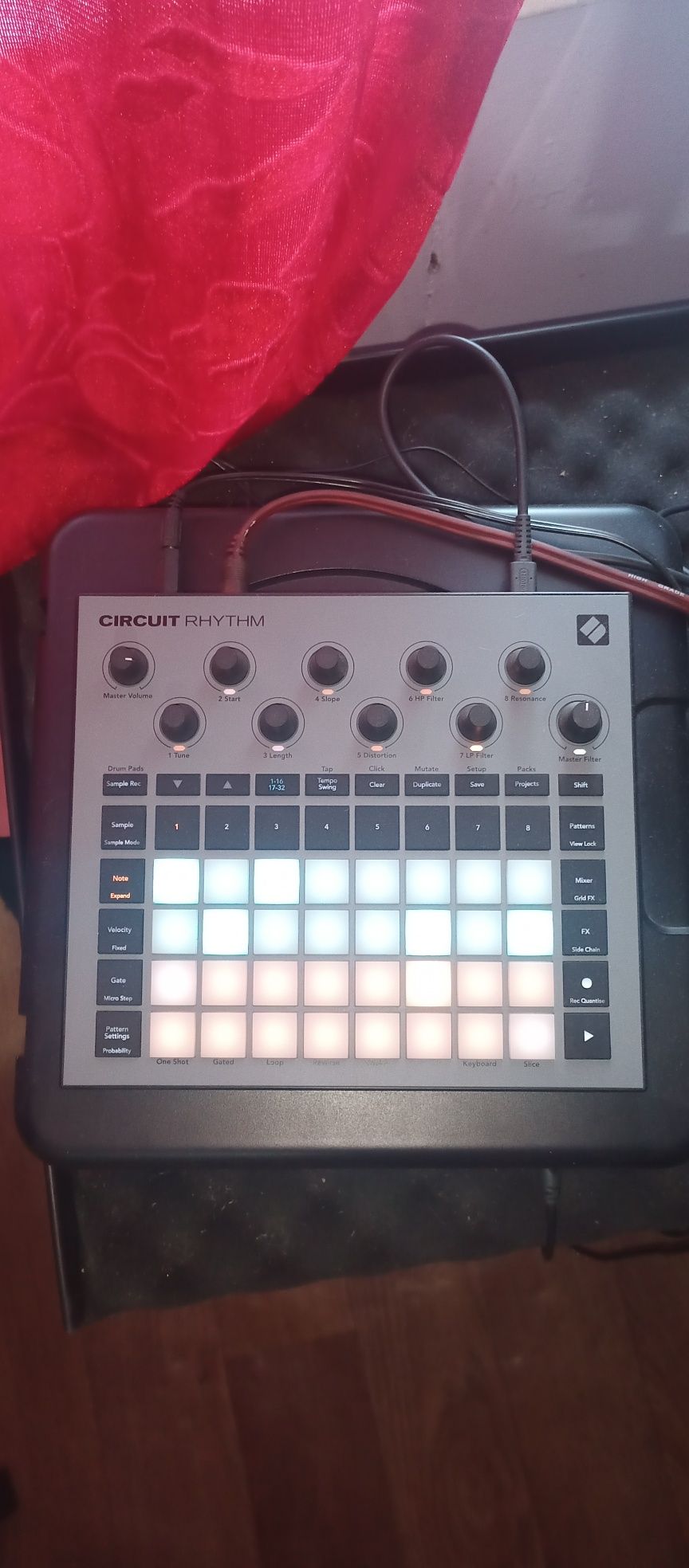 Грувбокс Novation Circuit Rhythm