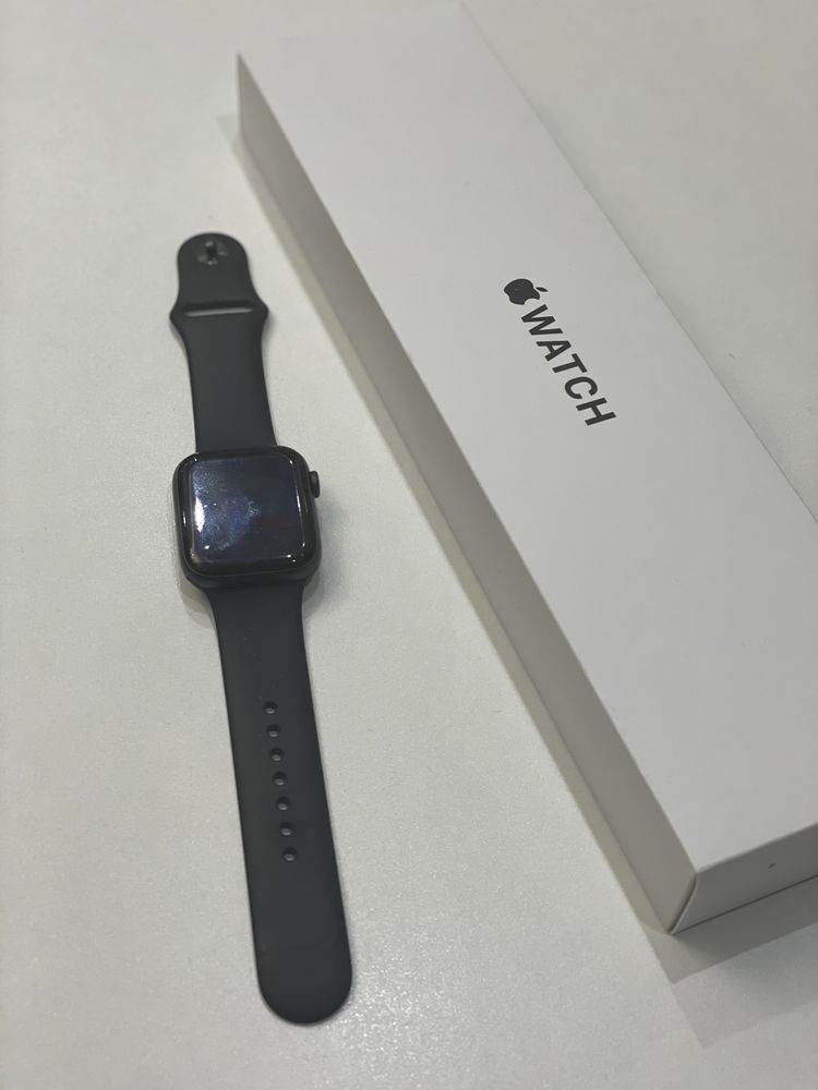 Продам Watch SE 44 mm
