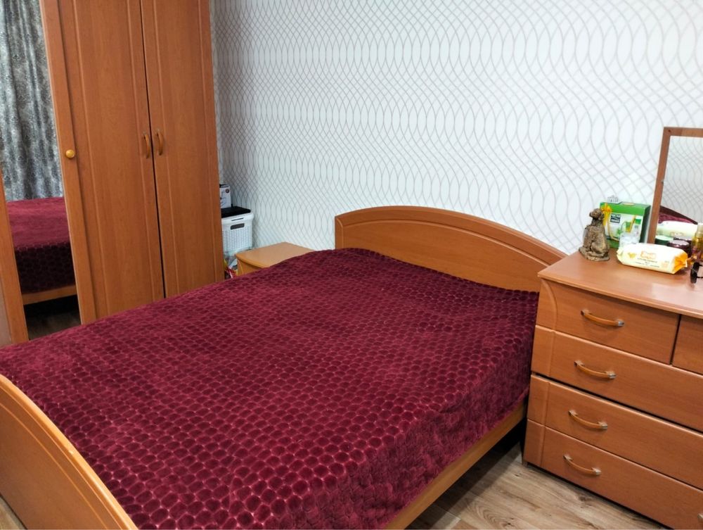 Продам спальный гарнитур
