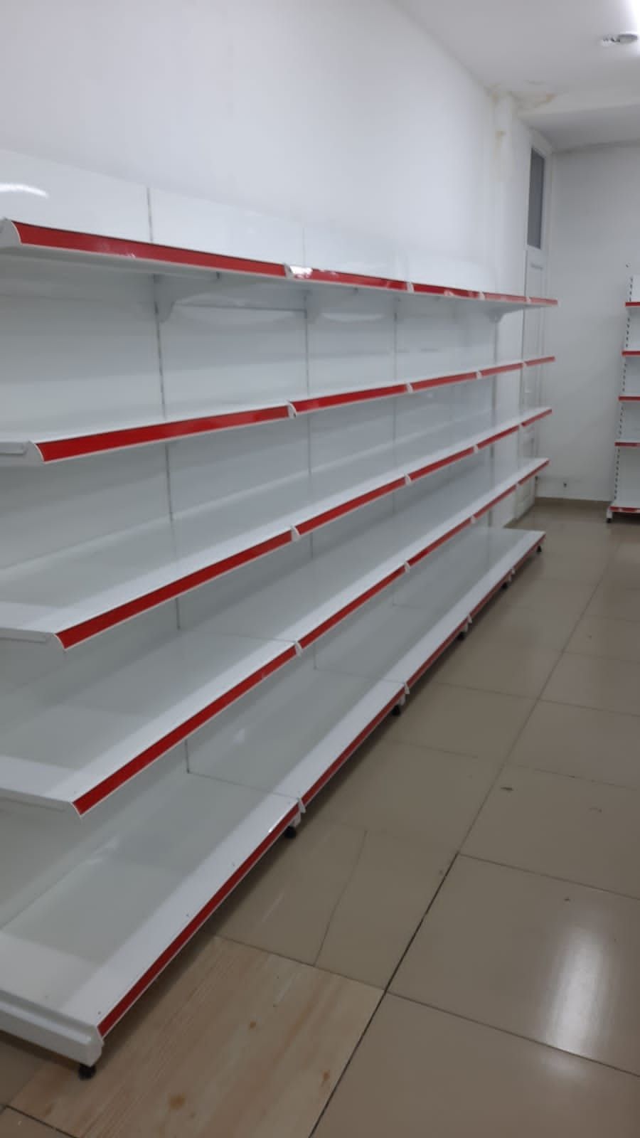 Полки металлические стеллажи для магазина всегда в наличии