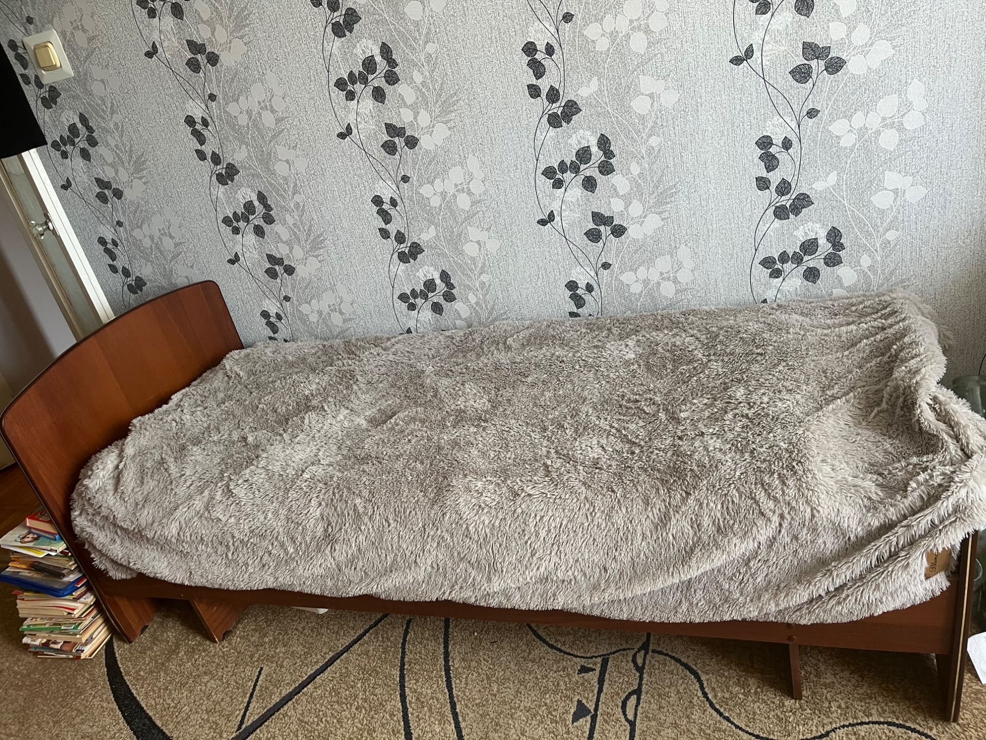Продам за символическую сумму мебель