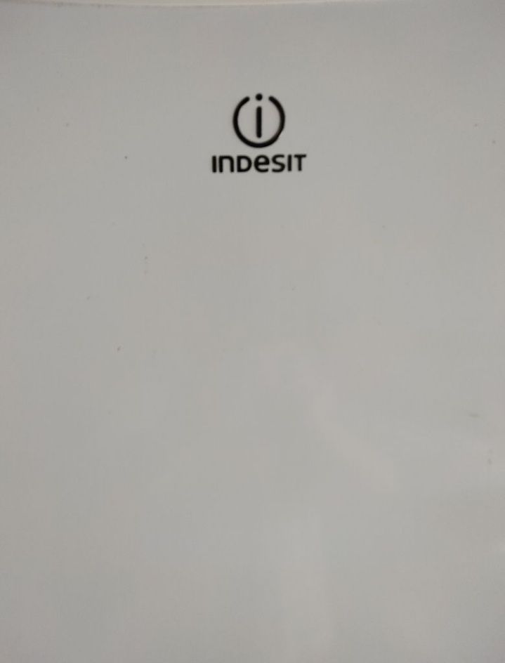 Холодильник Indesit
