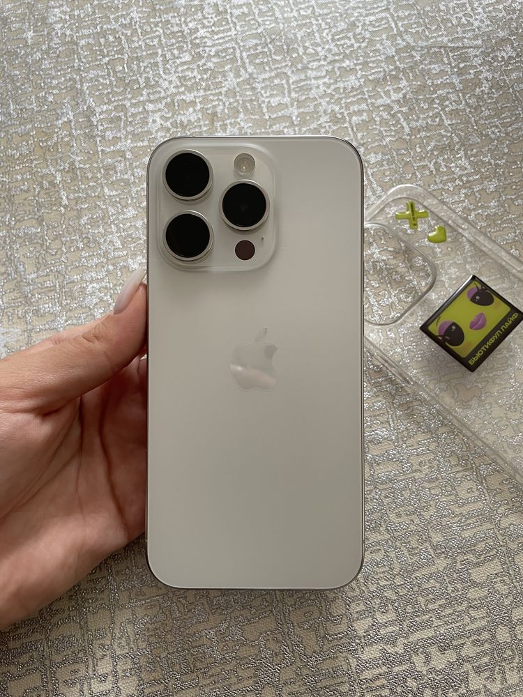 iPhone 15 Pro 256 gb white