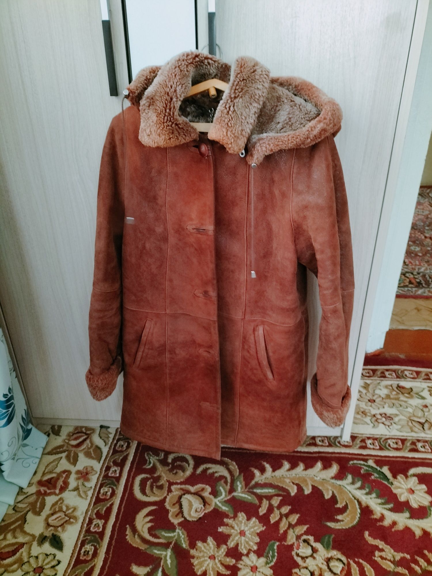 Продам женскую  дубленку