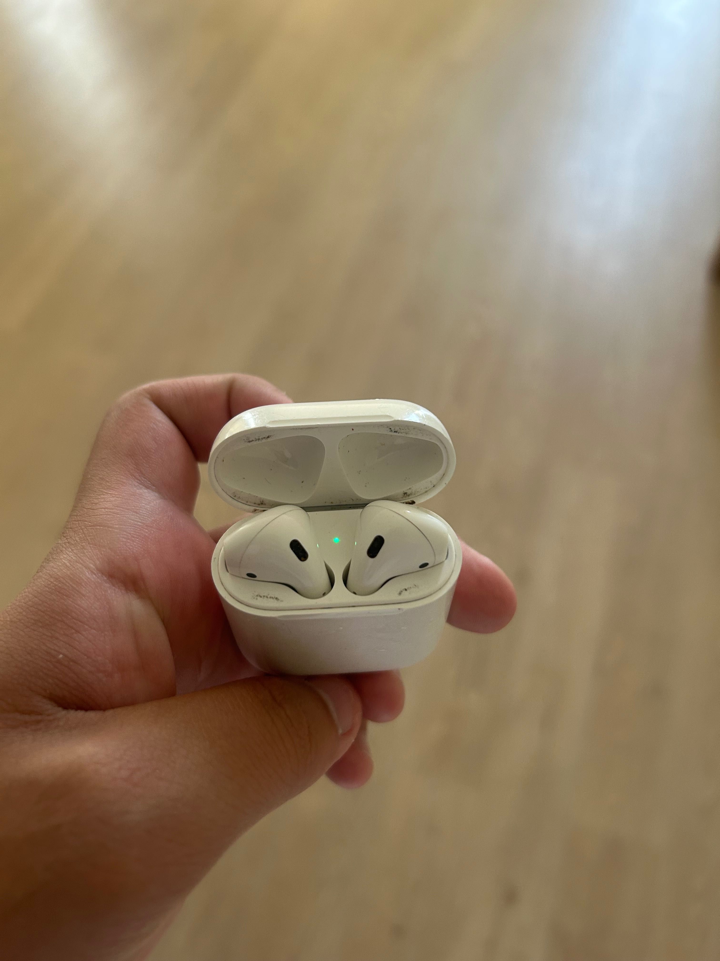 Продам Airpods 2