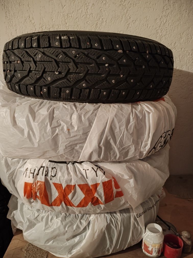 185/65 R15 Kormoran stud2