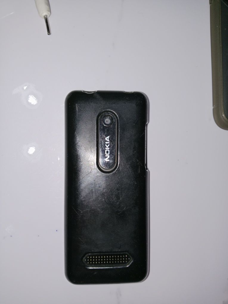Продам кнопочный телефон Nokia за 2000 тенге в хорошем состоянии.