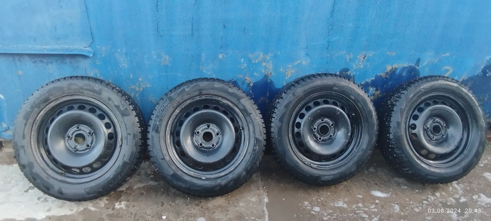 Продам шины зима 205/60р16 в отличном состоянии.
