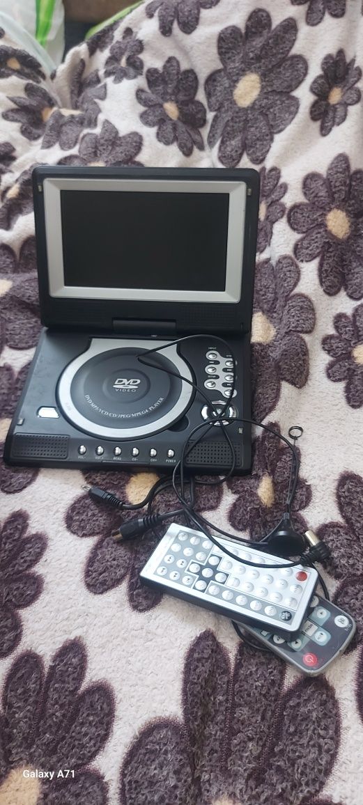 Продам портативный DVD телевизор