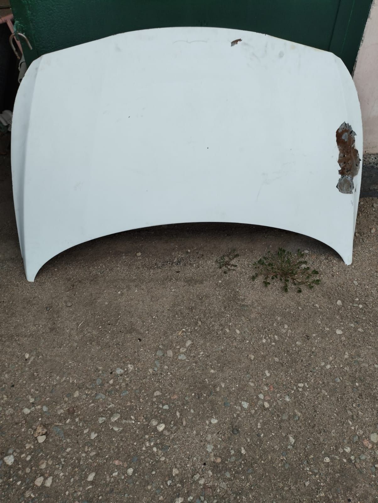Капот  на Hyundai Accent .