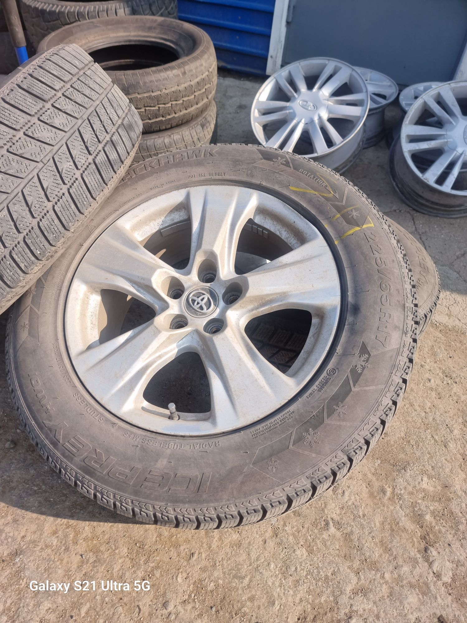 Диски оригинал RAV4 R17 с резиной 225*65
