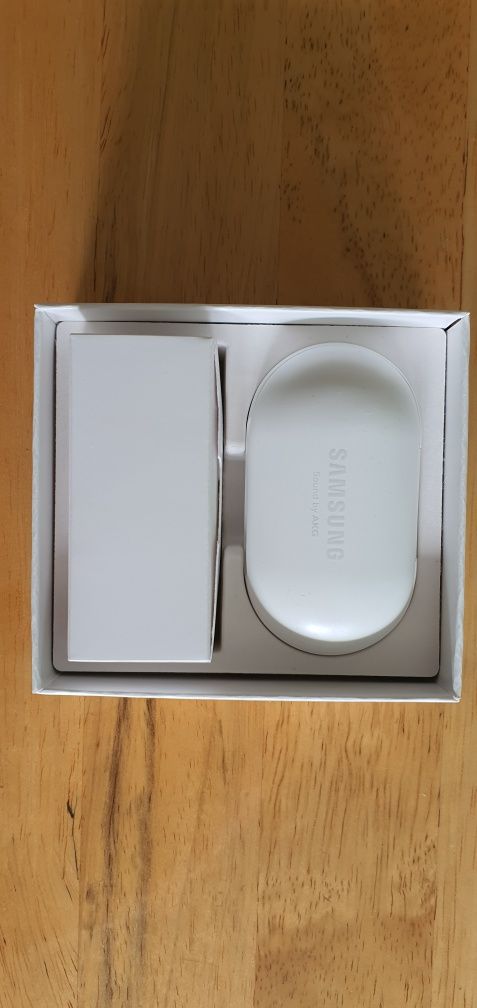 Наушники SAMSUNG GALAXY BUDS. Оригинал. Новые цвет белый