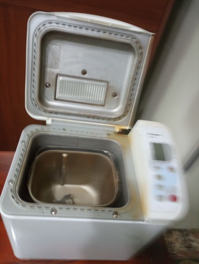 Продам хлебопечку
