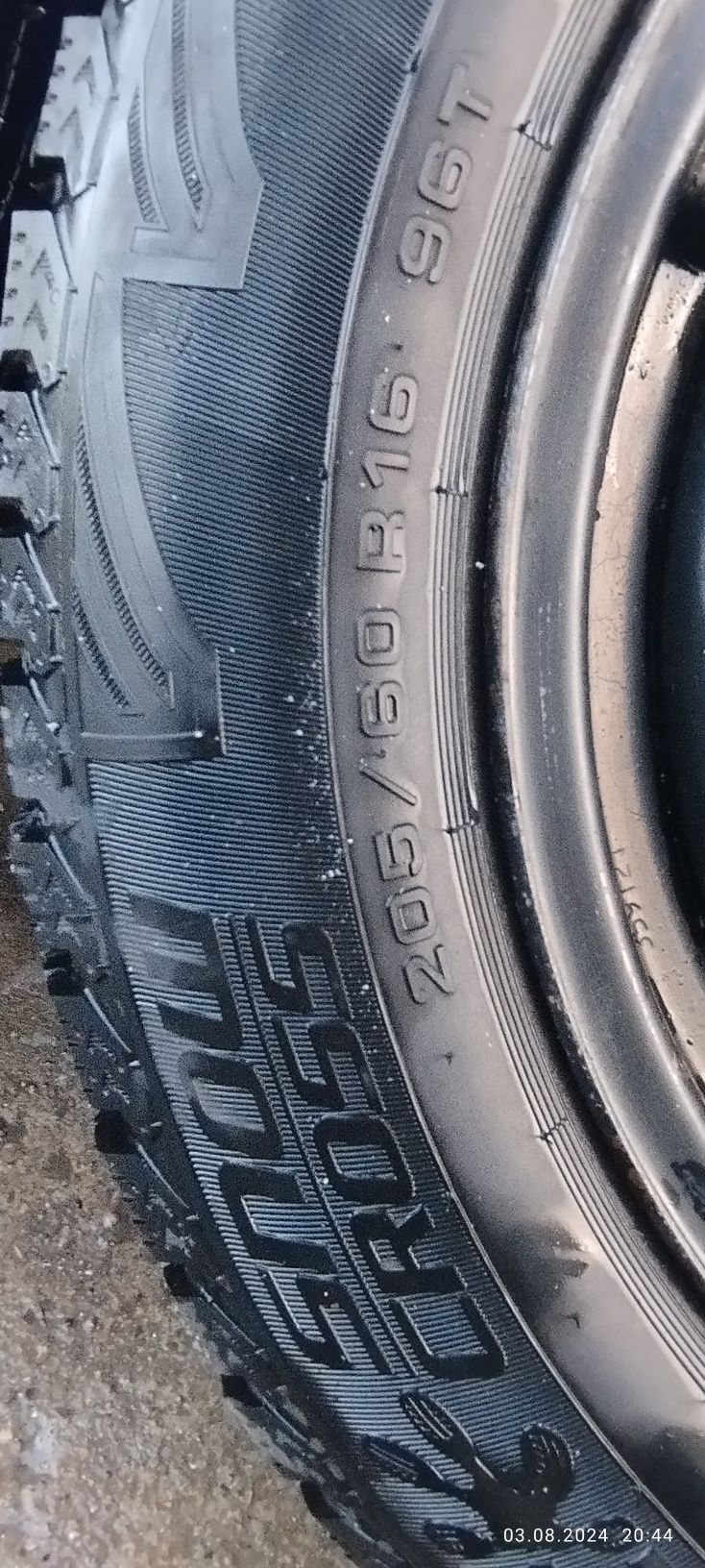 Продам шины зима 205/60р16 в отличном состоянии.