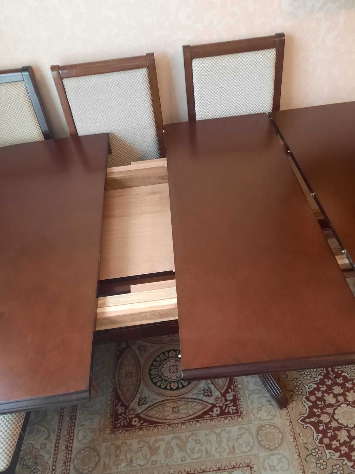 Стол со стульями