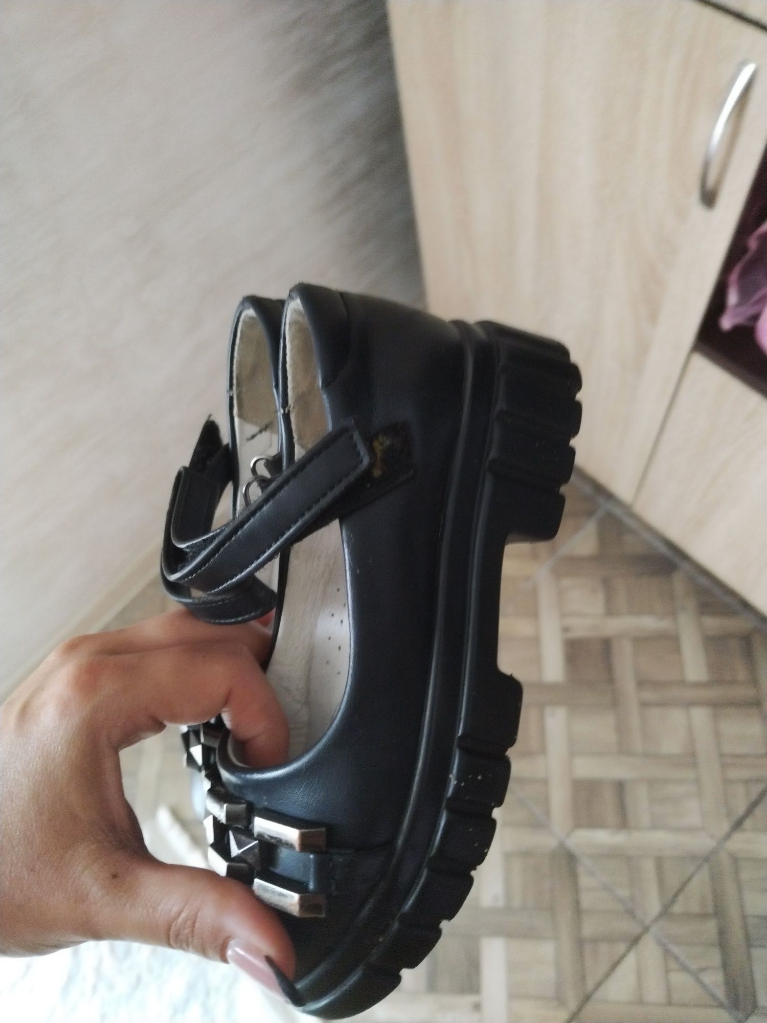 Продам школны туфли