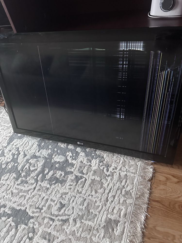 Телевизор LG 109 диагон, можно на запчасти