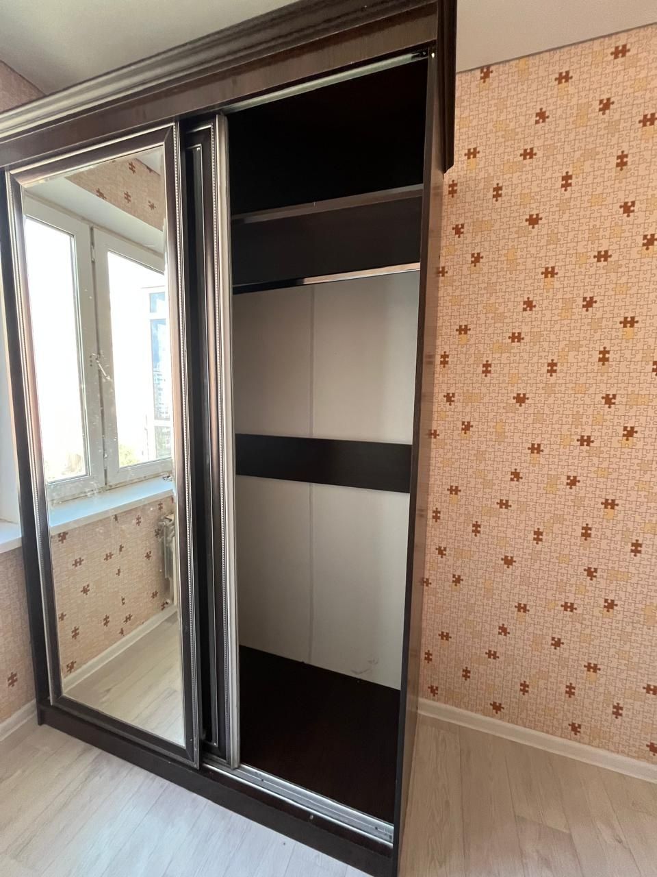 Шкаф и детский  кровать