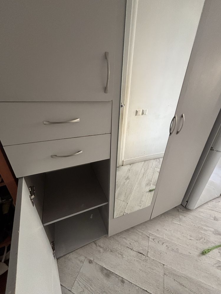 Шкаф в прихожую в хорошем качестве