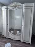 Продам шкаф и туалетный столик с зеркалом