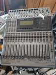 Продам пульт behringer