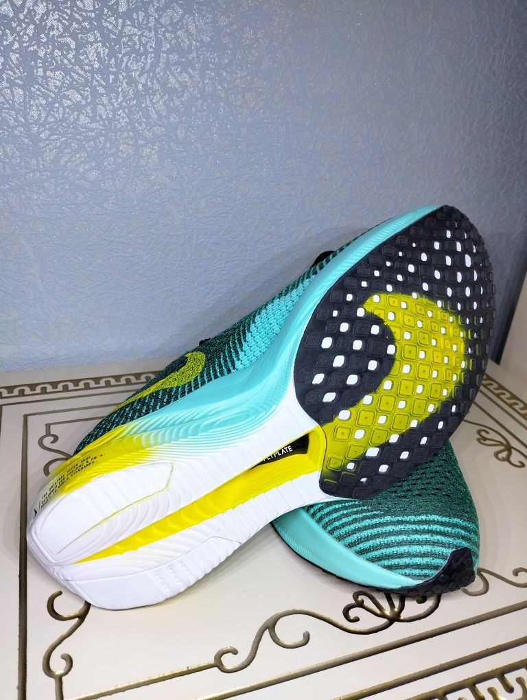 Беговые кроссы Nike zoom x