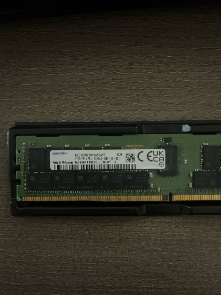 Новый Модуль оперативной памяти Samsung M393A4K40EB3-CWE