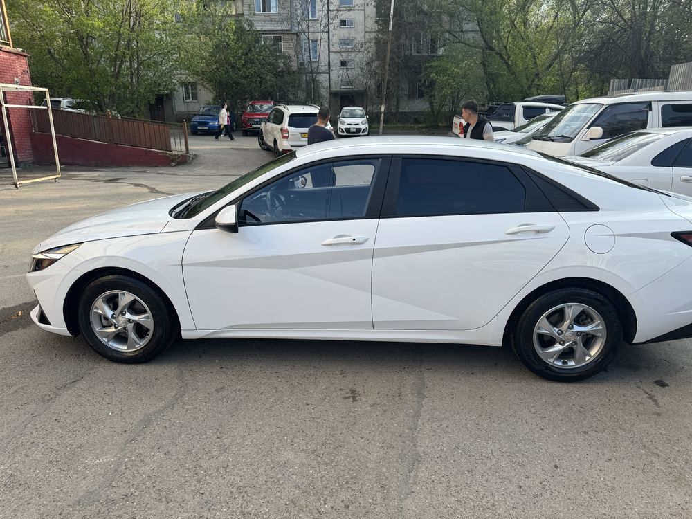 Hyundai Elantra 1.6 АКПП 8 ступка 2021 год