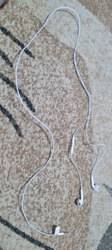 Продам наушники iphone оригинал