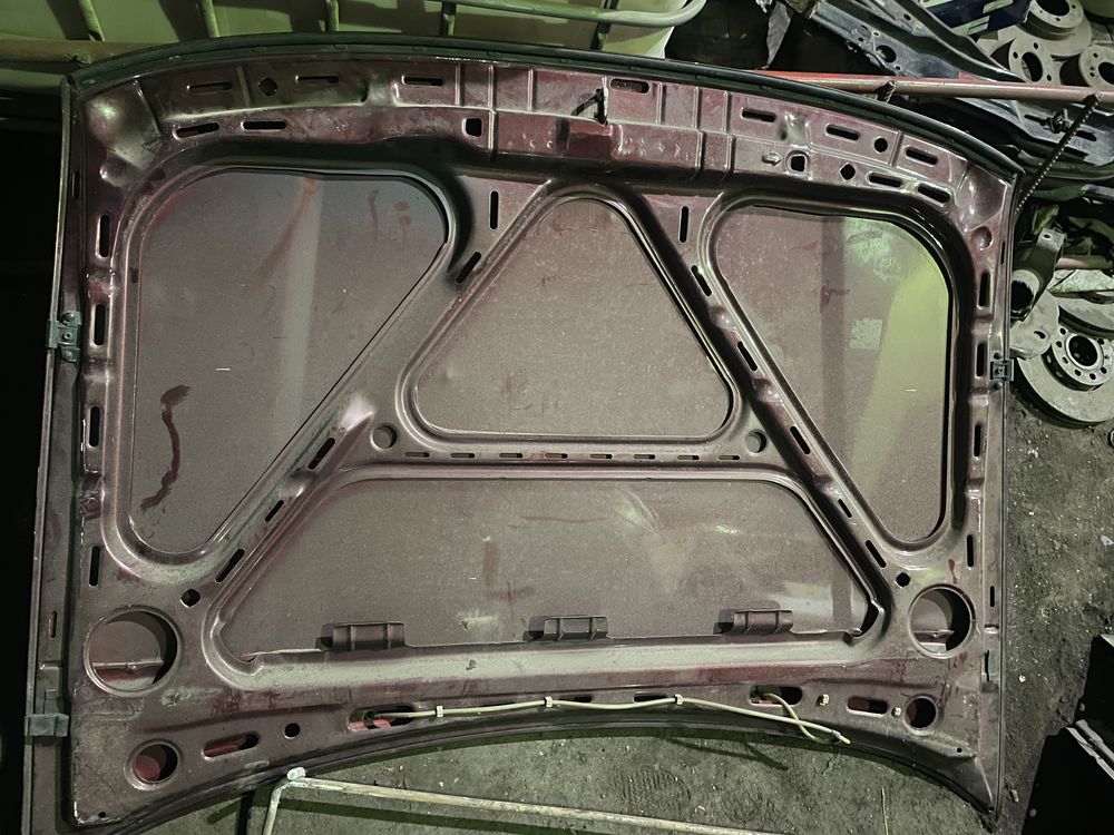Капот VW Passat B4. Пассат Б4