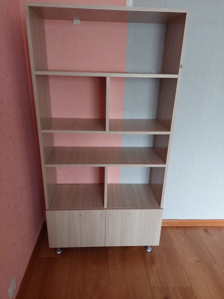 Столы ученические и открытые шкафы