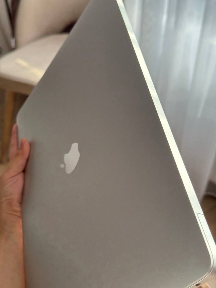 MacBook Pro 16 (i9/ 16GB/ 1TB SSD)