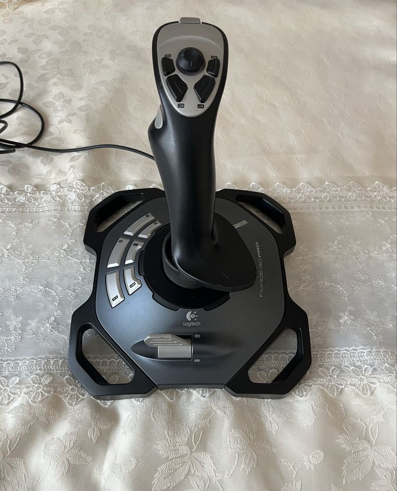 Авиасимулятор Thrustmaster, авиапедали, авиаджойстик