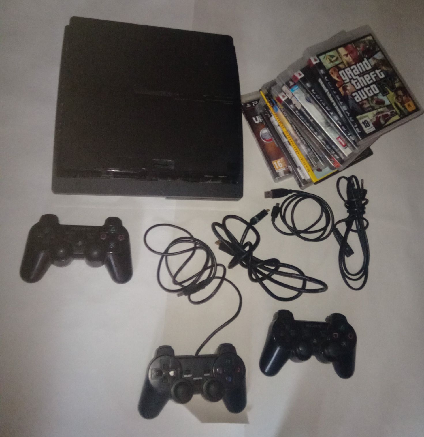 Sony ps3+11 дисков,3 джостика