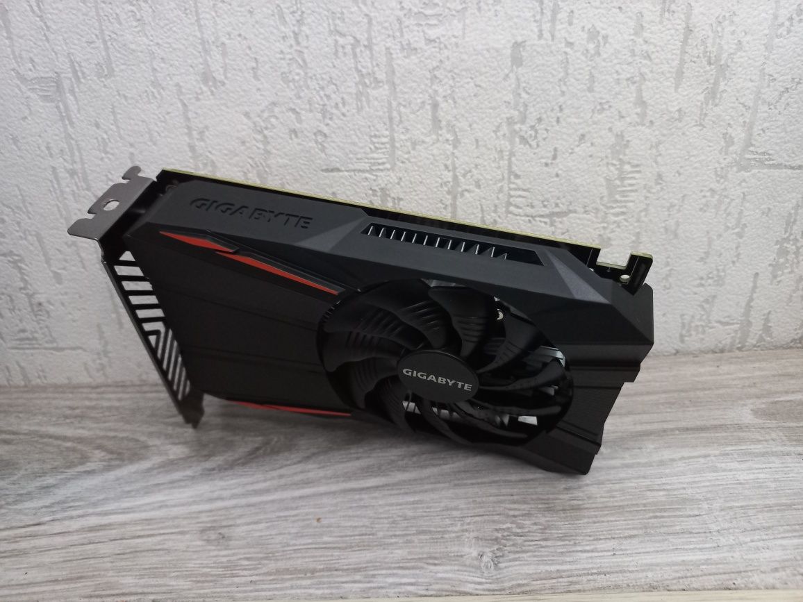 Продам видеокарту Gigabyte GeForce GTX 1050 3GB в идеальном состоянии!