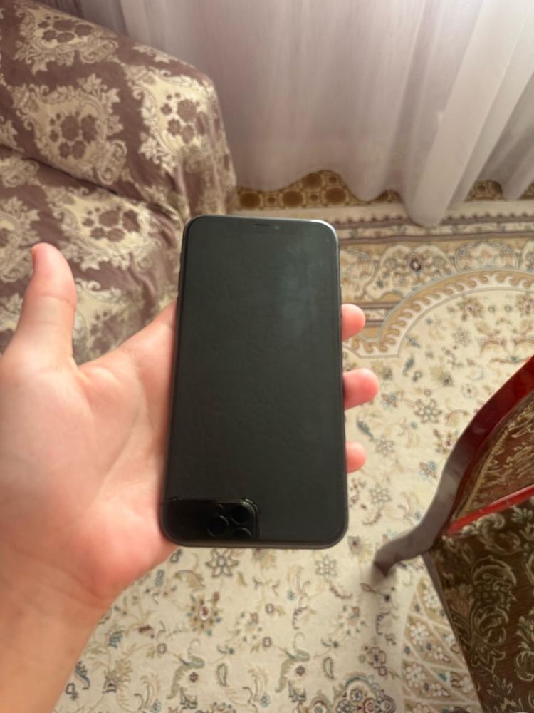 Продам Iphone 11