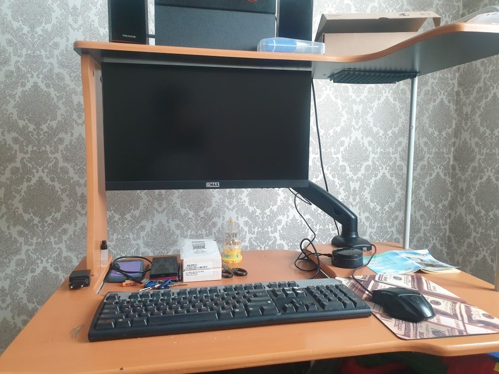 Игровой монитор почти новый 22