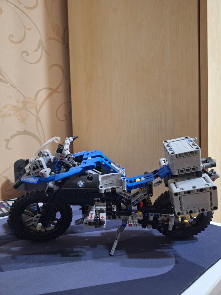 Набор LEGO TECNIC 42063