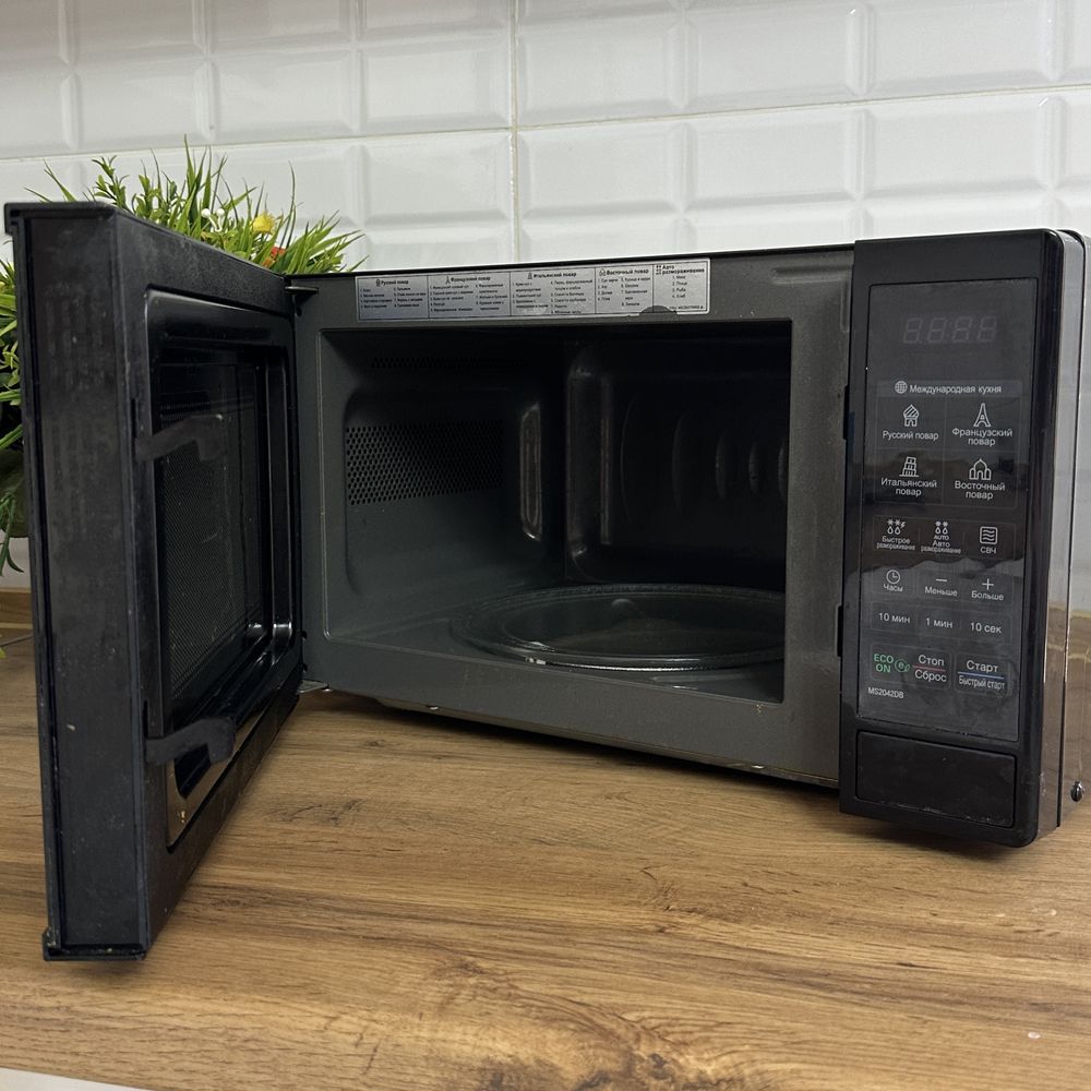 Продаётся микроволнова LG