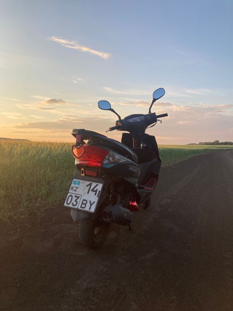 Продам скутер м 10 в идеале либо обмен на айфон от 14-15 про