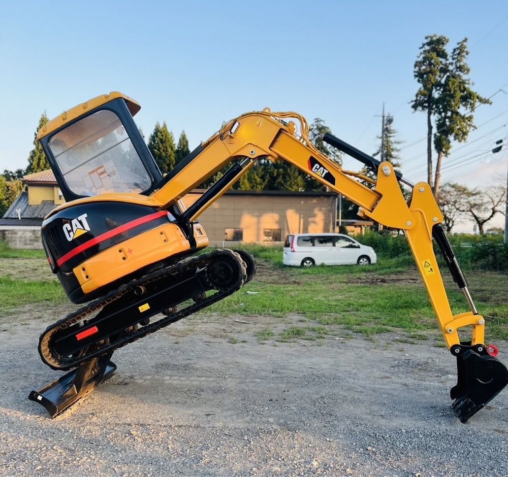 Продам мини экскаватор CAT MM30
