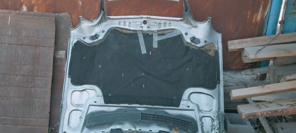Капот от Мерседес w210