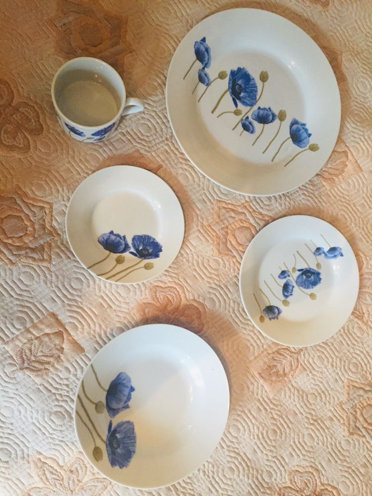 Сервиз фарфоровый