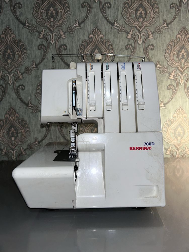 Оверлок Bernina 700D — швейцарское качество