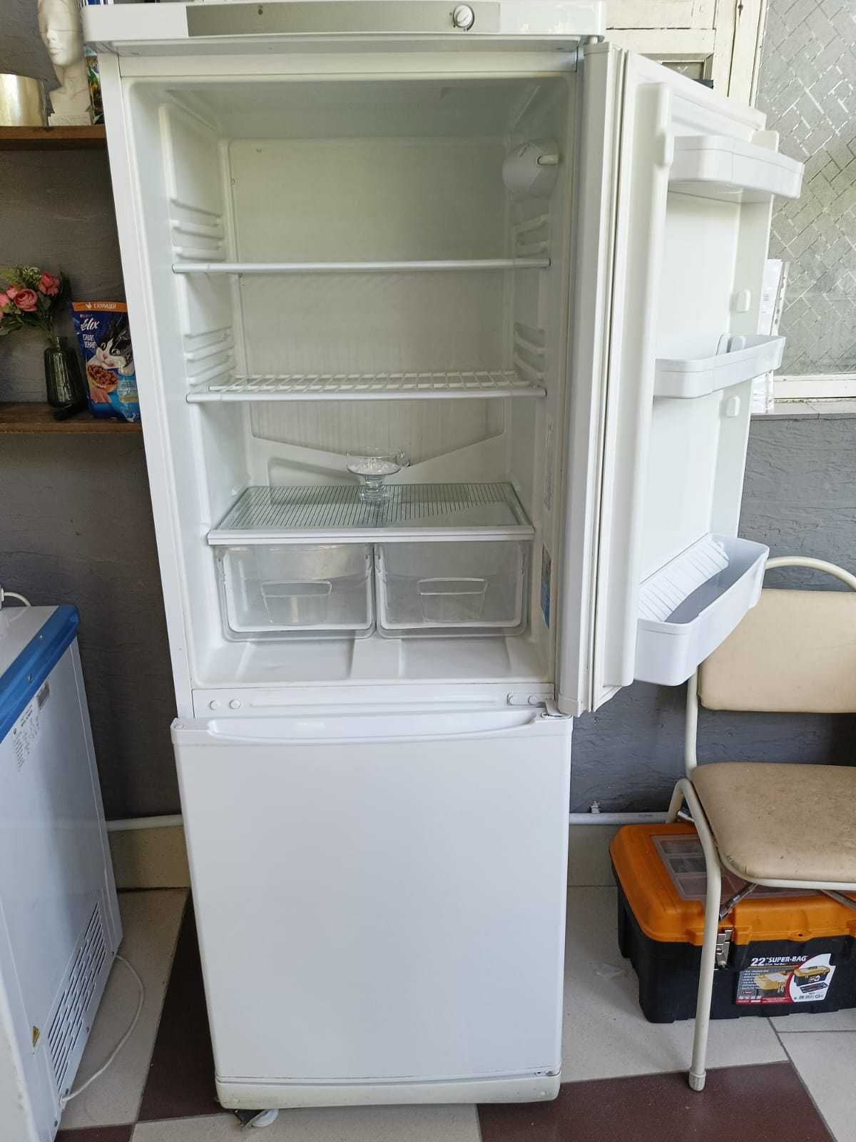 Продается Холодильник Indesit